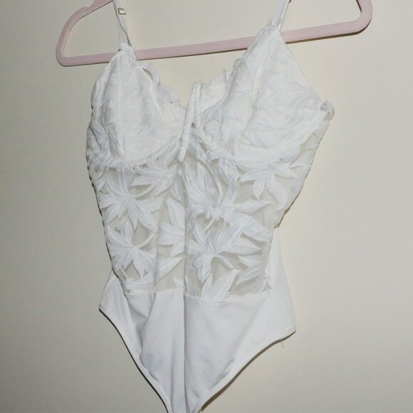 WHITE LACE BODY SUIT - Picture 2 of 11